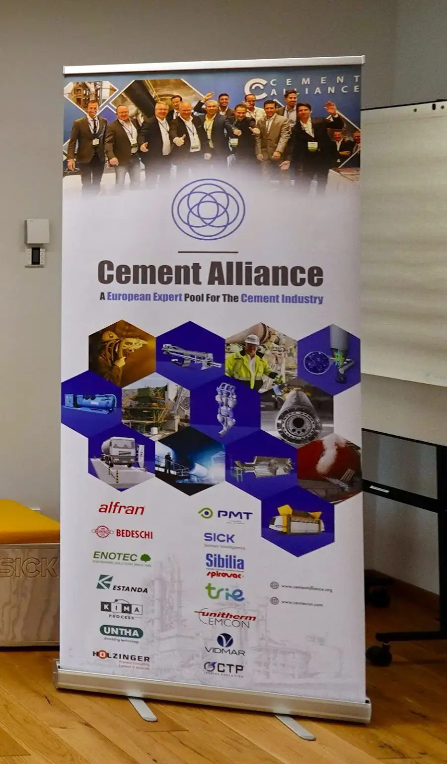 rollup-banner-kundenreferenz-cemtecon-gmbh